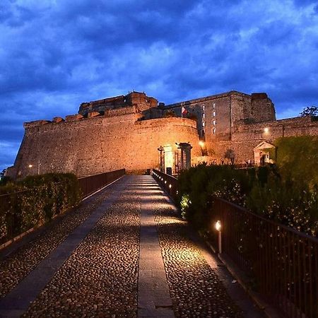 Suite In Centro Storico Porto Di Savona-Spiagge Bagian luar foto